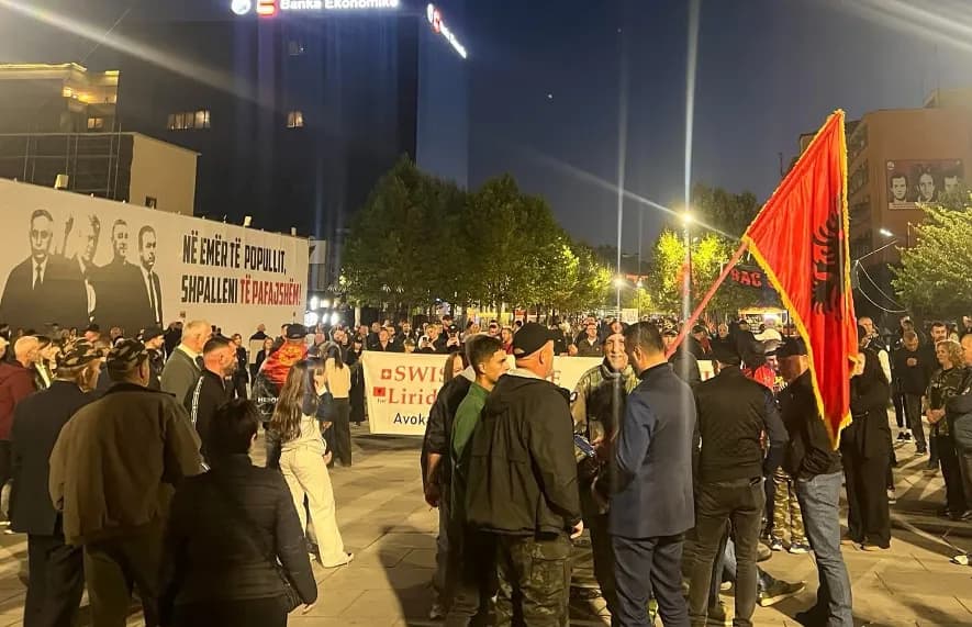 Dita e 19-të, vazhdon protesta për ish-krerët e UÇK-së në Hagë