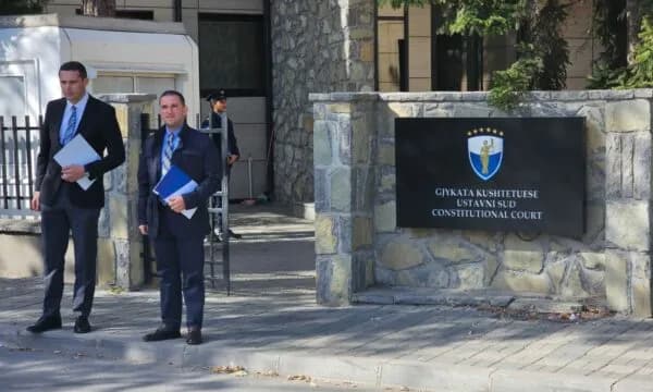 Avokati i PDK-së i reagon Kurtit: S’ekziston detyrimi që të pritet 72 orë për Projektligjin për Specialen