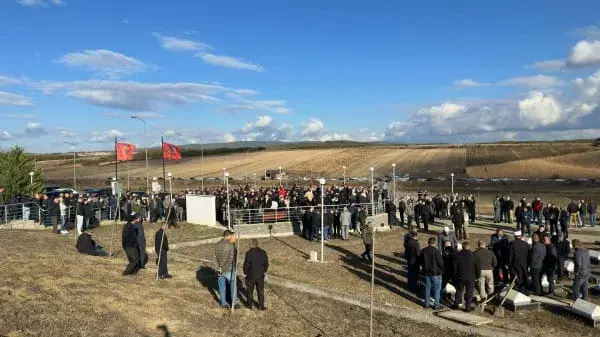 Pas 27 vjetësh pritjeje rivarroset Heroi i Kosovës Idriz Rrecaj