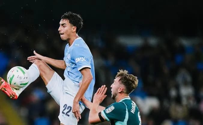 City vazhdon tutje në EFL Cup, e mposht me penallti Brightonin