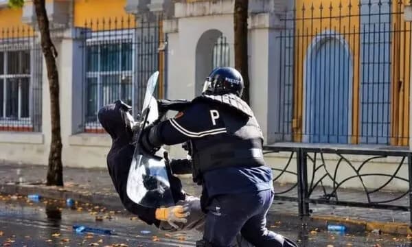 Gazetari Blendi Fevziu tregon cila është gjendja shëndetësore e të riut që u goditë brutalisht nga Policia