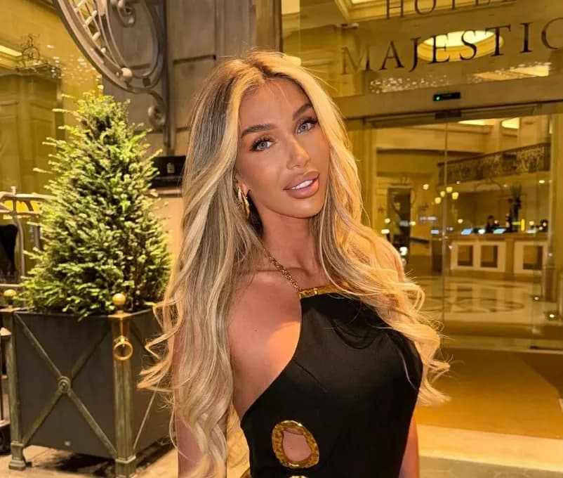 Adelina shfaqet plot stil në paraqitjen e fundit