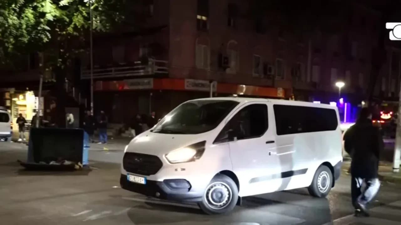 Policia mësyn te rruga “Mysym Shyri”, shoqërojnë protestuesit