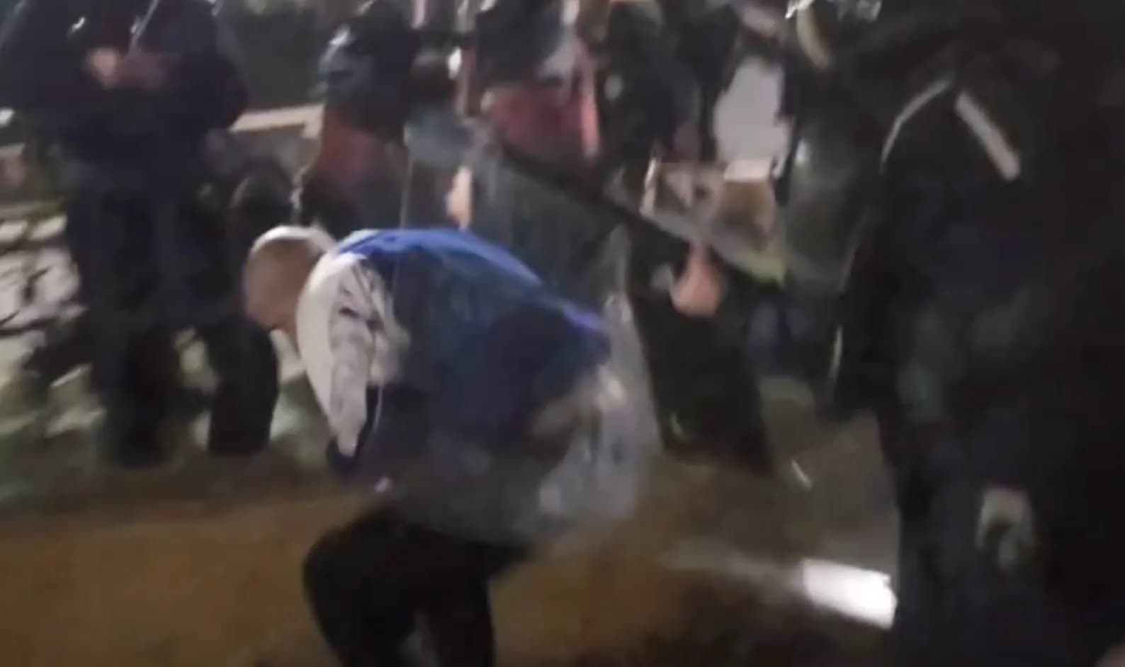 Masakër policore mbi studentët/ Përgjaken rrugët e Tiranës