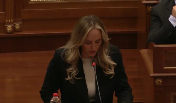 Bytyqi kërkon dorëheqjen e Gërvallës: Nuk e meriton të jesh në atë karrige