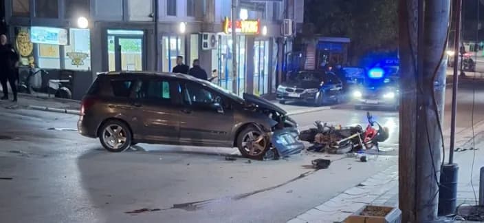 Aksident i rëndë në Mitrovicë, përplasen një veturë dhe një motor