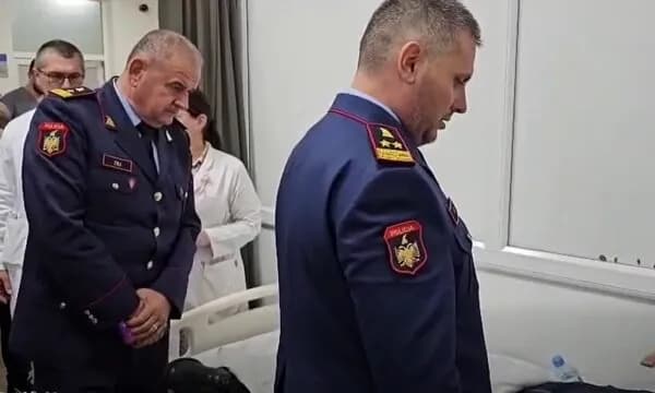 51 policë të lënduar në Shqipëri, Drejtori i Policisë i viziton në spital