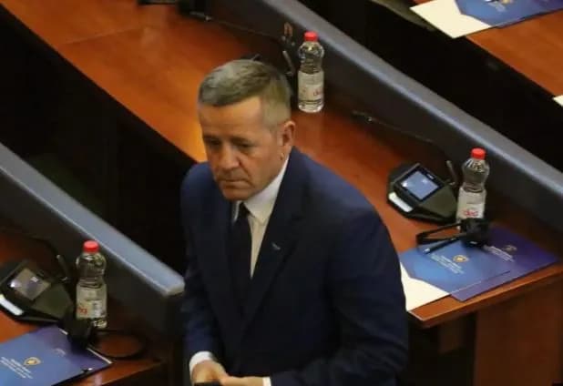 Rrustem Mustafa bën thirrje për unitet për ish-krerët e UÇK-së në Hagë: Kush e shfrytëzon këtë çështje, nuk do të ketë sukses