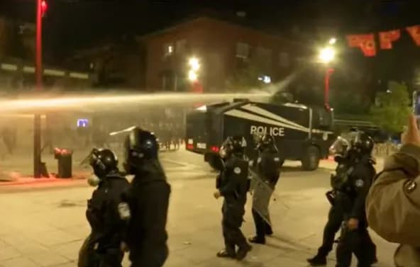 Raportohet se Leutrim Thaçi, nipi i Hashim Thaçit, i lënduar në protestë – dërgohet në QKUK