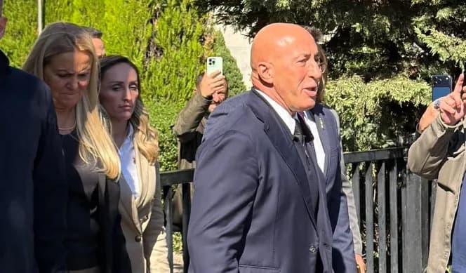 Ramush Haradinaj me parti del për t'i falënderuar protestuesit në shesh
