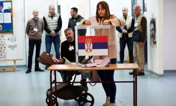 Mbi 300 raportime për parregullsi gjatë ditës së zgjedhjeve në Serbi