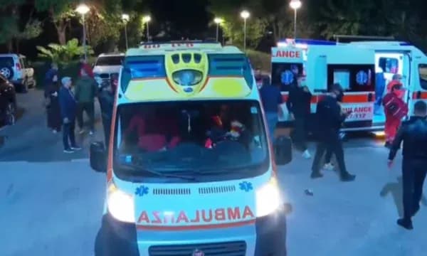 Ministria e Shëndetësisë në Shqipëri: 28 të lënduar në total, 19 policë, 1 gazetar, 4 protestues dhe 4 kalimtarë