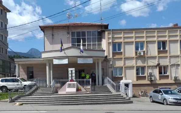Dy të arrestuar në Pejë, u sekuestruan dy pistoleta dhe 17 fishekë