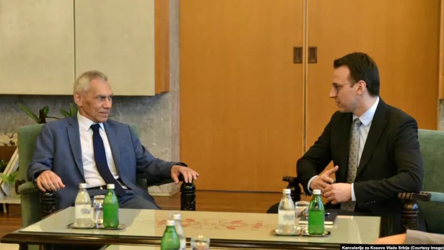 Rrugët e Teheranit pothuajse të zbrazëta, situatë e paparë prej vitesh – radhë të gjata në stacionet e benzinës