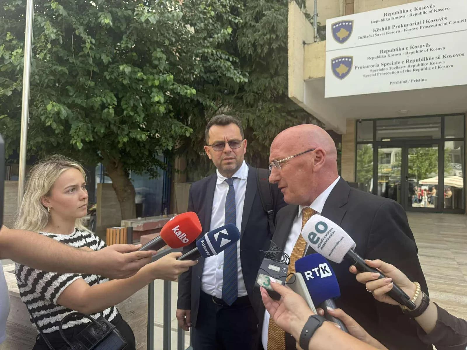 Trump njofton se “do ta zgjidhi, sërish” çështjen mes Kosovës dhe Serbisë