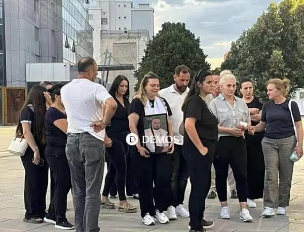 Vranë shqiptarin në stacionin e metrosë në Londër, shpallen fajtorë dy anglezët – FOTO