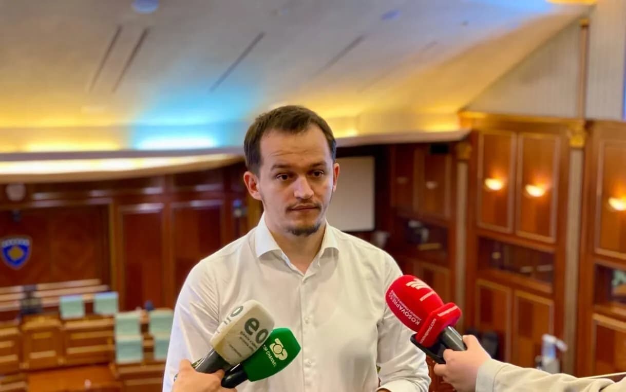 Cakolli: Në cirk me shku 46 herë bëhesh bajat, Kuvendi edhe më keq