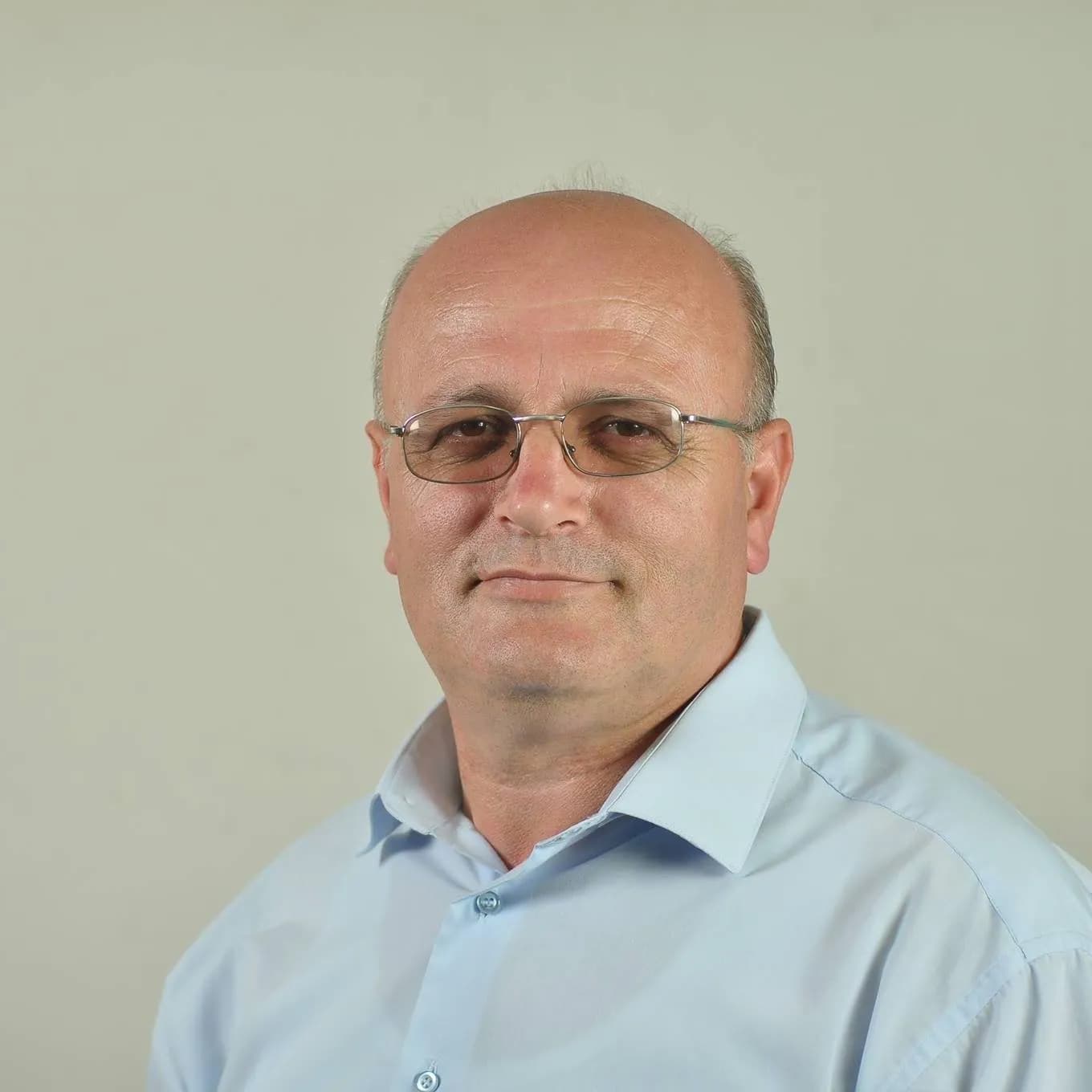 PROKURORI LIBERAL DHE PËRDHOSJA E SIMBOLEVE KOMBËTARE