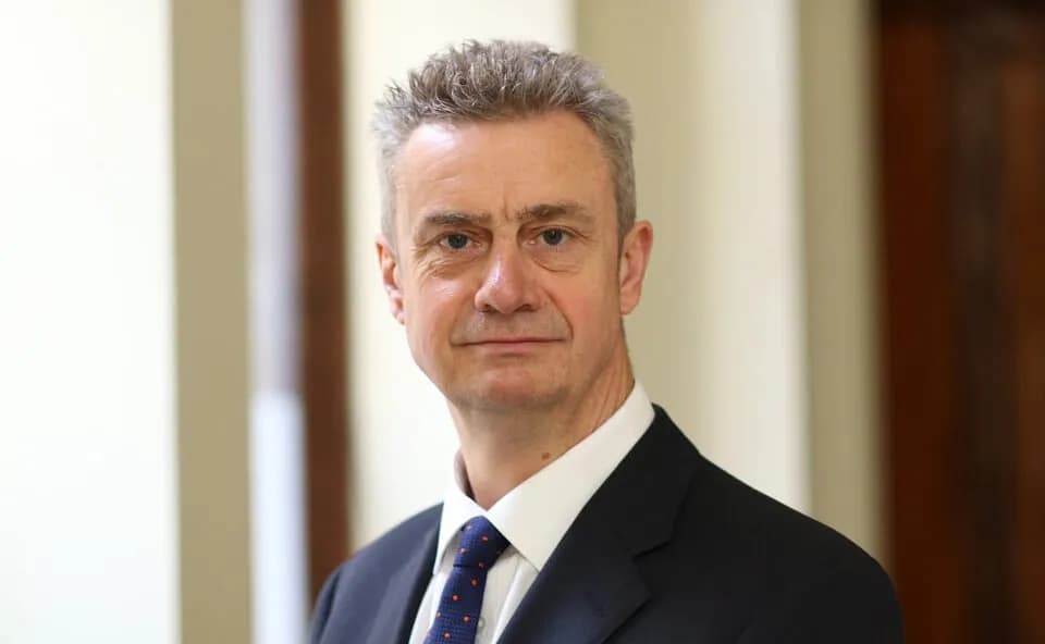 Ambasadori britanik mirërpret zgjedhjen e kryetarit të Kuvendit, bën thirrje për hapa të mëtejshëm