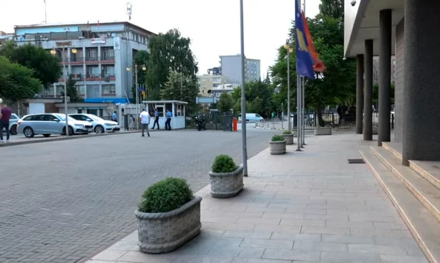 Dogjën qindra rrënjë ullinj dhe sipërfaqe me shkurre, arrestohen dy persona në Shqipëri