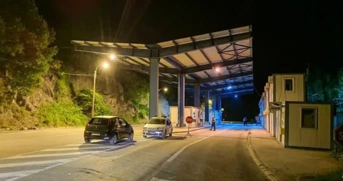 Për shkelje trafiku në autostradë, gjobitën kamionistët – njëri me 300 euro, tjetri 60