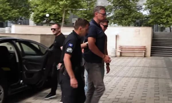 Policia ndërhyn të lirojë godinën e televizionit në Shqipëri, reagojnë shoqatat e medias