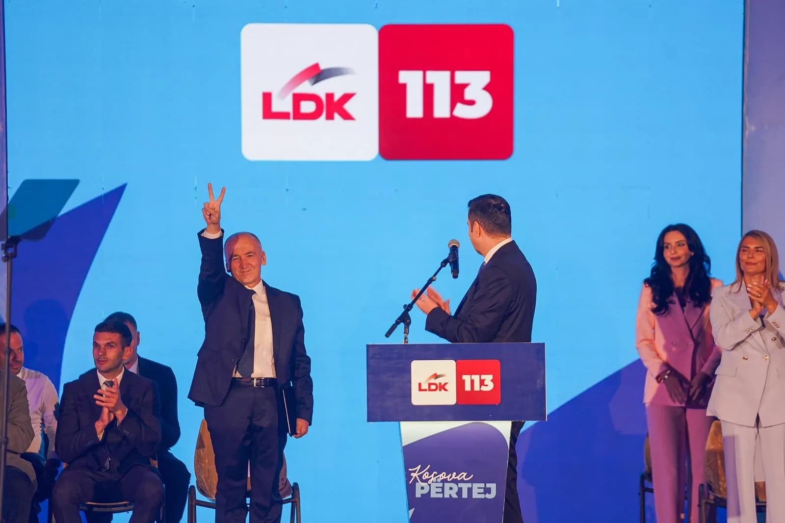 Abdixhiku në tubimin e partisë në Pejë: Pejë, Karagaç, Flakë – Gazi me të parën