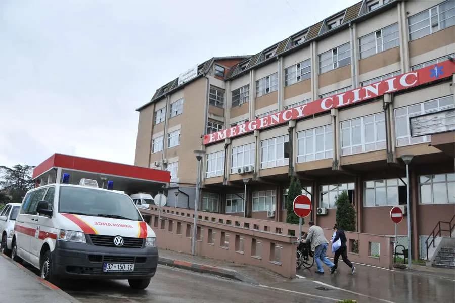 Aksidentohet një autobus dhe një veturë në Prishtinë, ka të lënduar