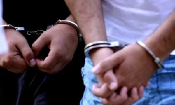 Arrestohen dy burra në Kaçanik, iu konfiskohen vetura, telefona, para e drogë