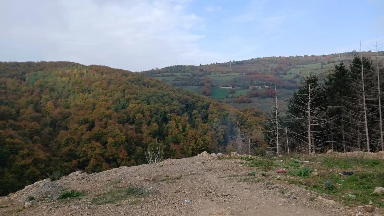 Dyshohet për varrezë masive, Komisioni Qeveritar për Persona të Zhdukur sot nis inspektime afër Novi Pazarit
