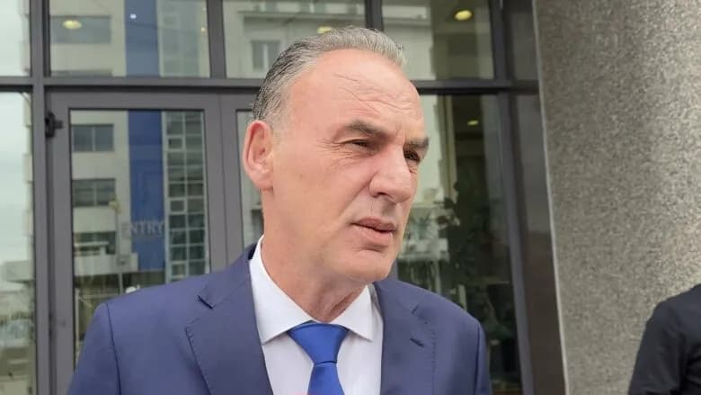 Fatmir Limaj nderon rreshterin Afrim Bunjaku në dyvjetorin e rënies: Lavdi e përjetshme heroit
