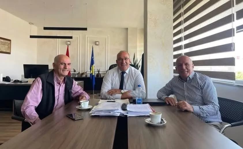 Ish-kandidati i LDK-së i del në mbështetje publikisht, Shpejtim Bulliqit të LVV-së