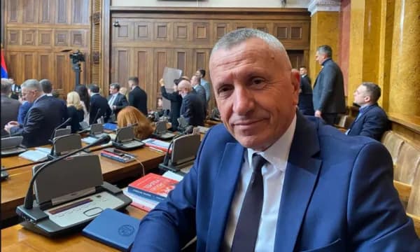 Kamberi: Pasivizimi i adresave të shqiptarëve duhet të bëhet pjesë e bisedimeve Serbi-BE si problem i të drejtave të njeriut