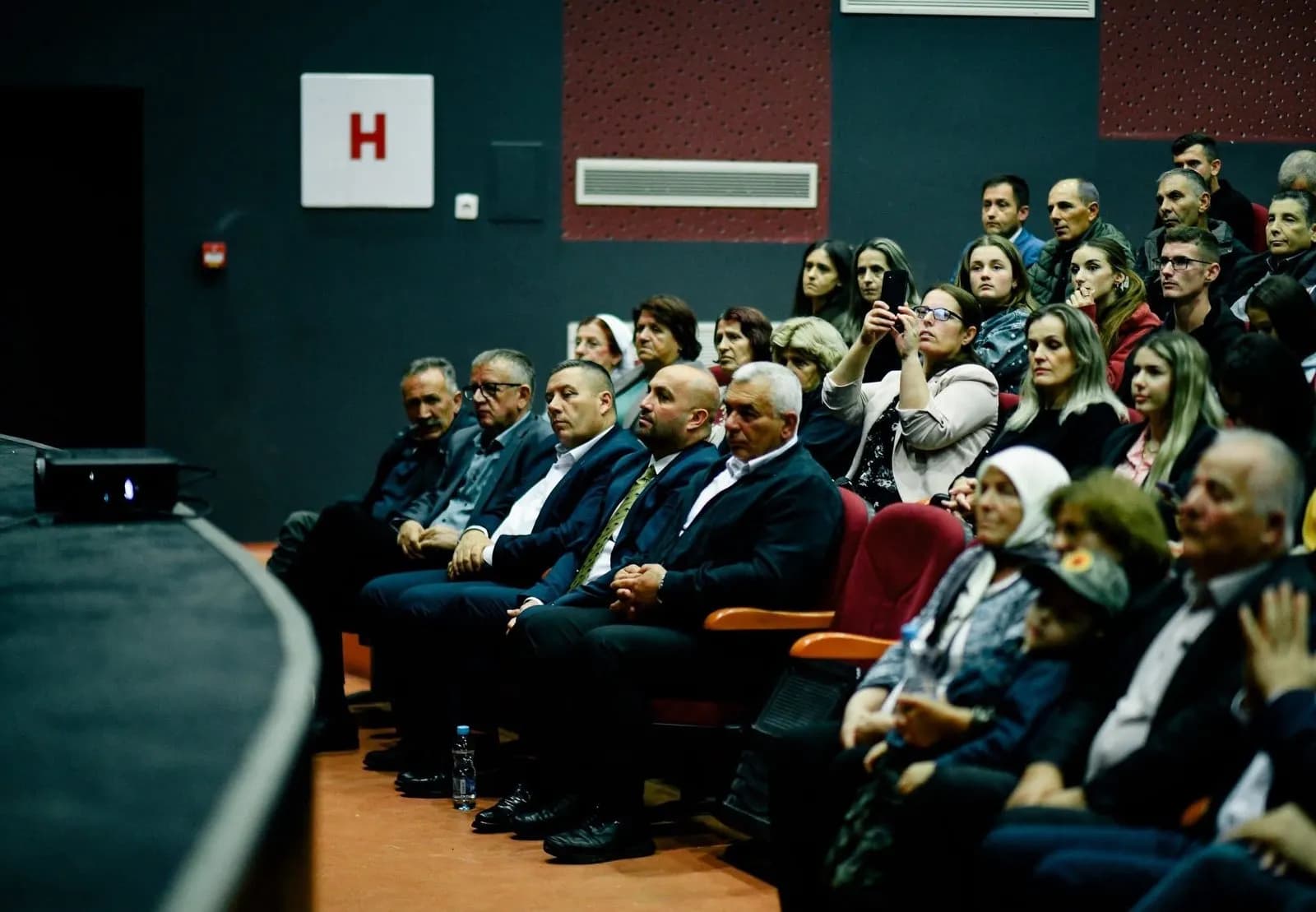 Kastriot Shabani merr pjesë në shfaqjen e dokumentarit për dëshmorin Xhemshir Xhemshiri