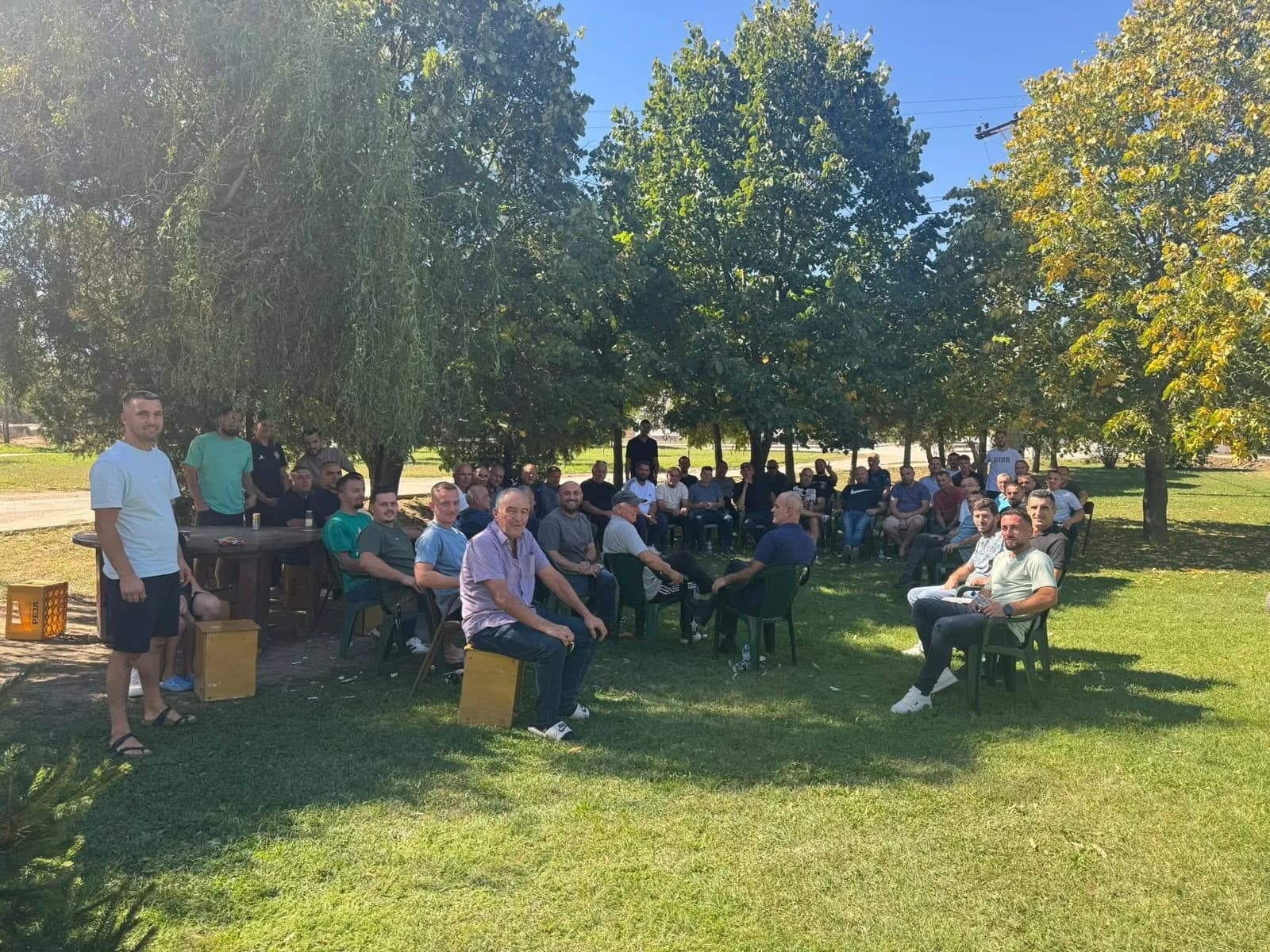 Kastriot Shabani nis mëngjesin me kafe në Vojnoc, vendlindjen tij