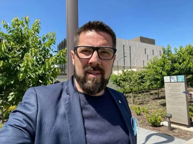 Krasniqi: Secili që kalon nga kufiri i Serbisë është tradhtar i shtetit tonë, e le më ai që e çon fëmijën për shërim atje