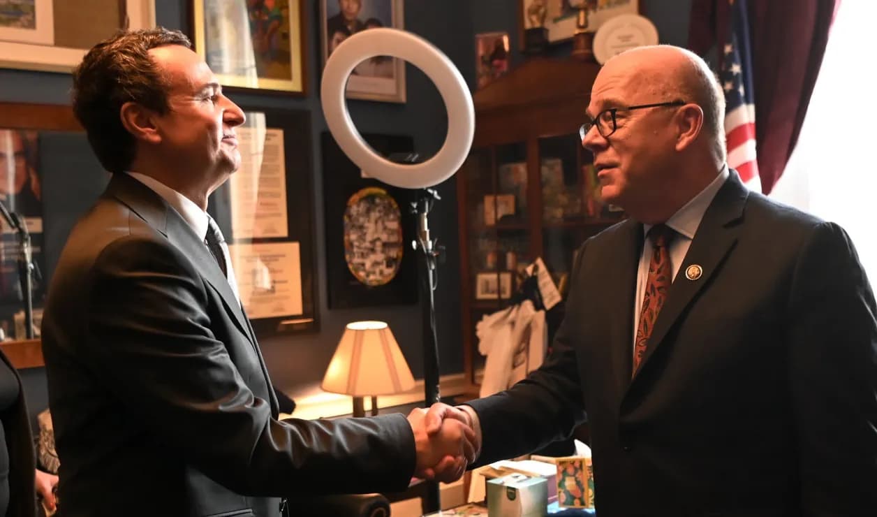 Kurti takohet me kongresmenin amerikan, e informon për zhvillimet e fundit në Kosovë