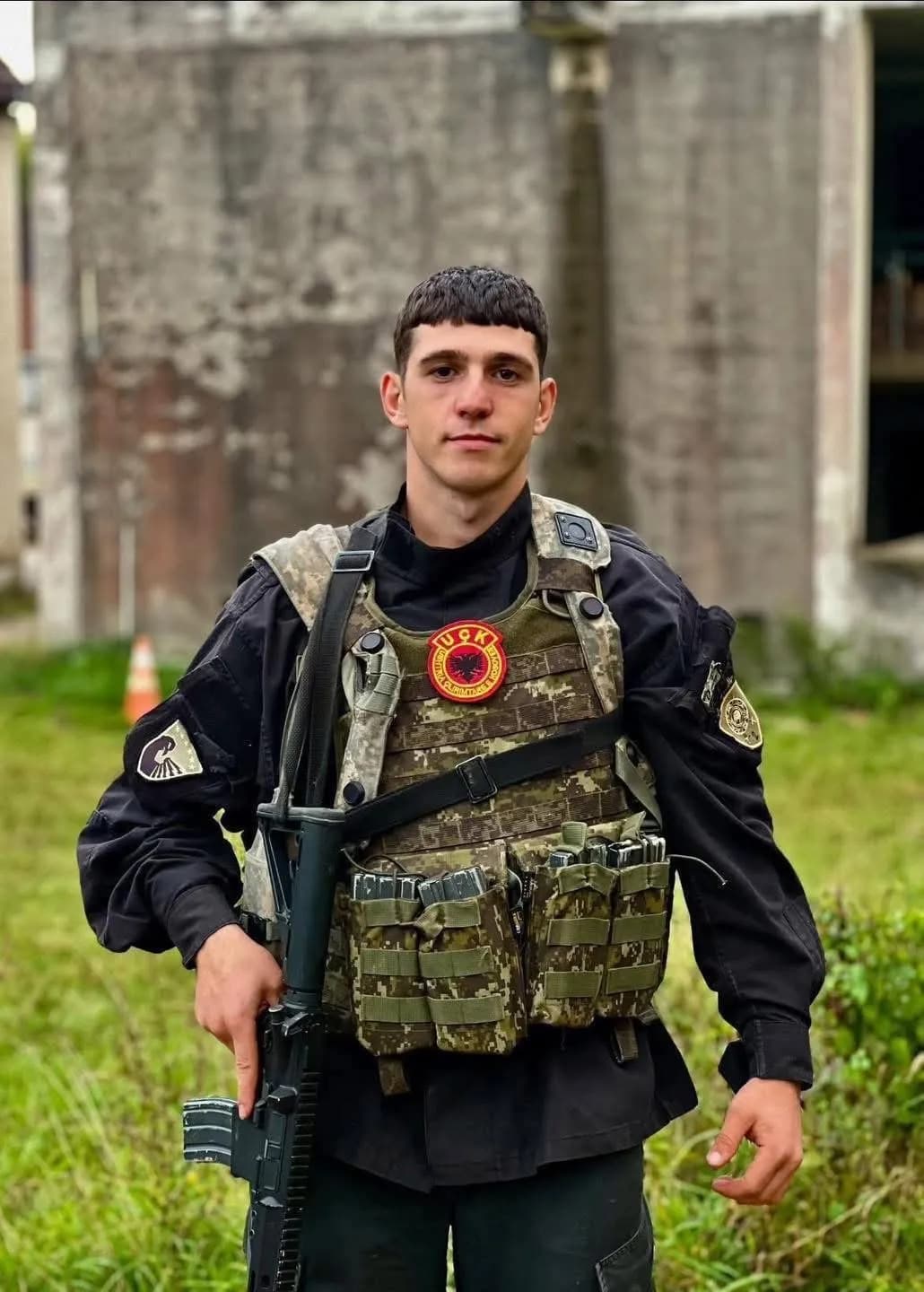 Ky është kosovari Edon Kukaj, ushtari i Kosovës po trajnohet nga amerikanët në bazën ushtarake në Gjermani – e mban emblemën e UÇK-së
