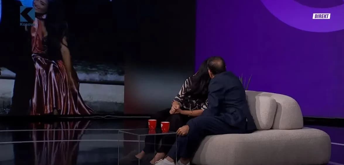 Lutfi Haziri puth gruan në mes të emisionit, pamje nga momenti