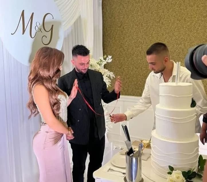 Melinda dhe Graniti vënë rrathët, pamje nga fejesa e çiftit