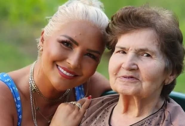 “Një vit pa ty, nënë”,… Mihrije Braha përkujton nënën e saj të ndjerë