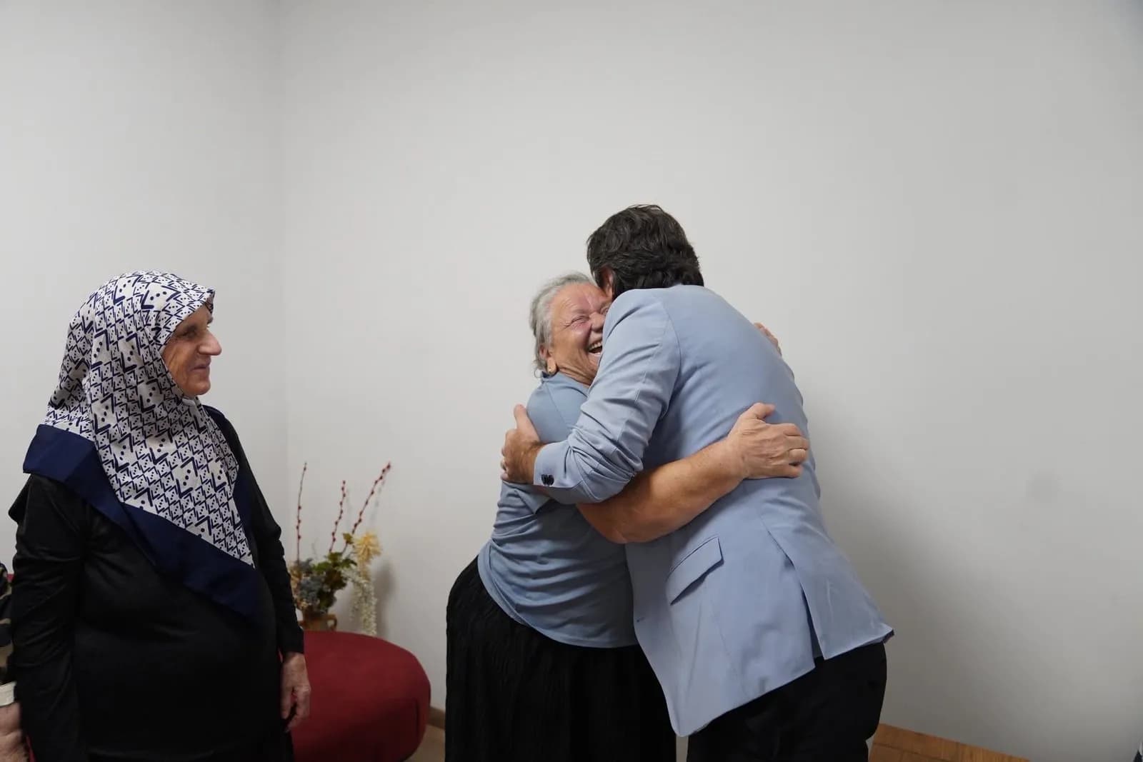 Përparim Rama vizitë në “Shtëpinë e të Moshuarve”: Kemi shtuar stafin – mjekë e infermierë që me zemër janë kujdesur për të moshuarit