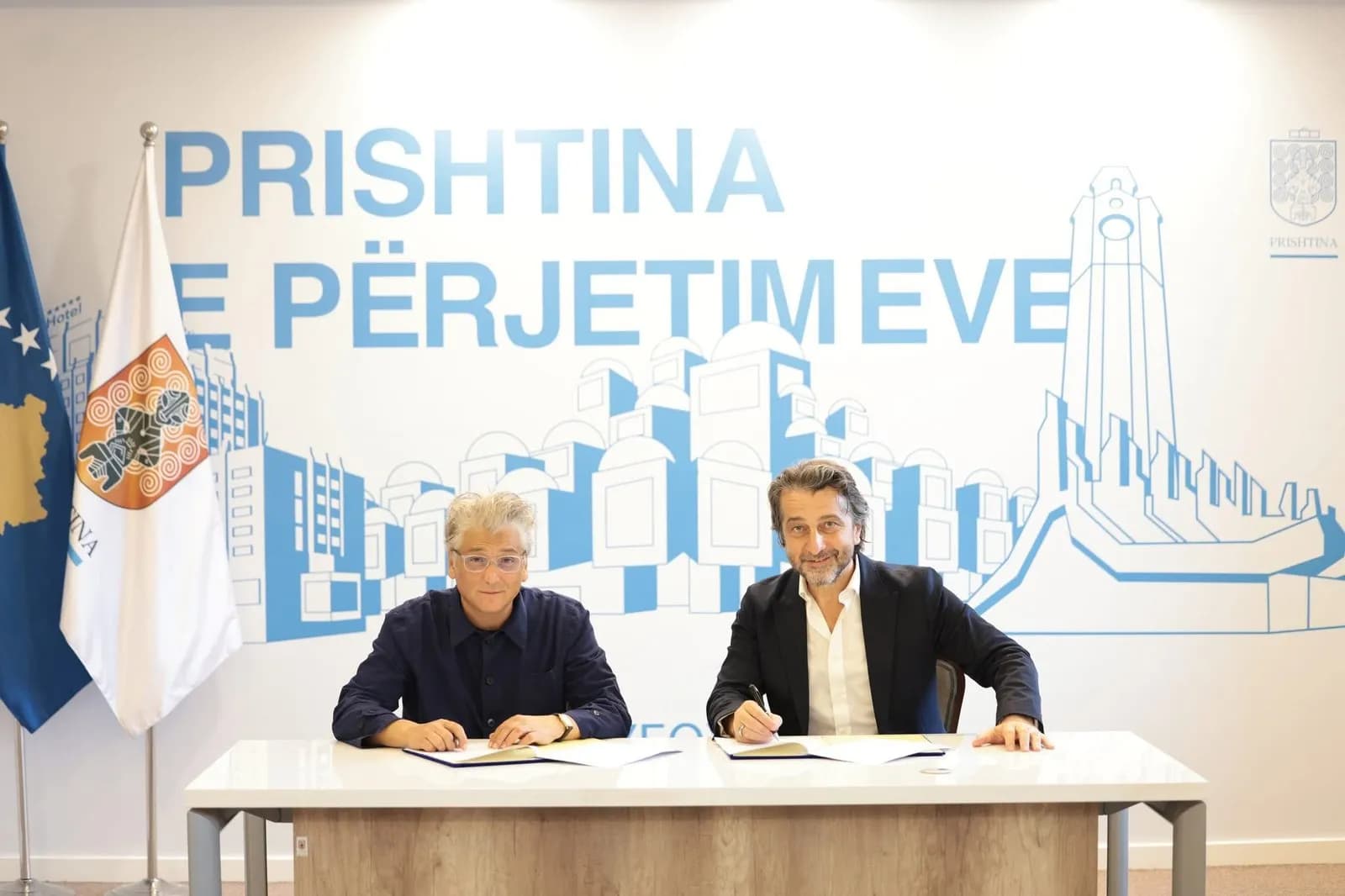 “Po i rikthejmë figurat e shquara në Kosovë” – Përparim Rama sjellë në Kosovë artistin Sislej Xhafa