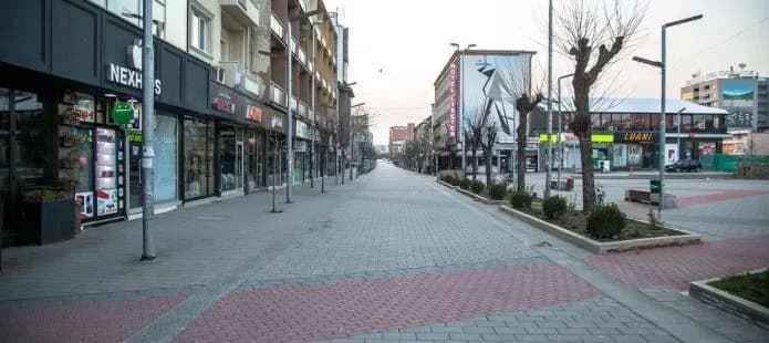 Policia në Ferizaj gjen kanabis të mbjellur në vazo, i konfiskon