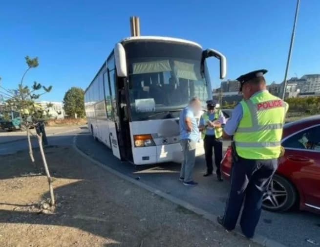 Policia në Prishtinë mdërmerr masa: Kontrollon autobusët që nuk e respektojnë ligjin