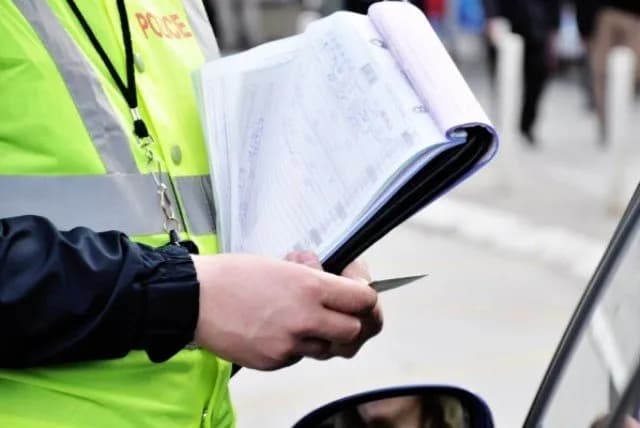 Policia shqipton mbi 2 mijë e 300 gjoba trafiku brenda 24 orëve të fundit