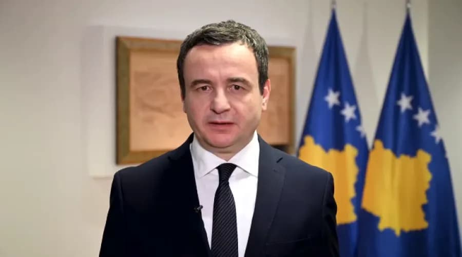 Qeveria në detyrë: S’është standard i dyfishtë paraqitja e Kurtit në Gjykatë, hetuesit e intervistuan në zyrën e tij