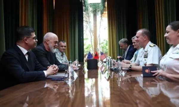 Rama takohet me komandantin e Forcave Detare të SHBA-së: Shqipëria po rilind industrinë ushtarake