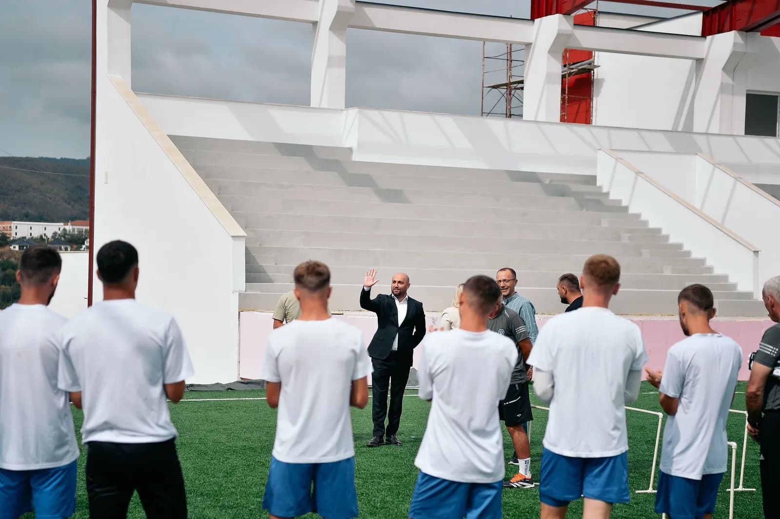 Shabani mirëpritet nga Klubi i Futbollit “Vjosa”: Vetëm të bashkuar mund të ecim përpara