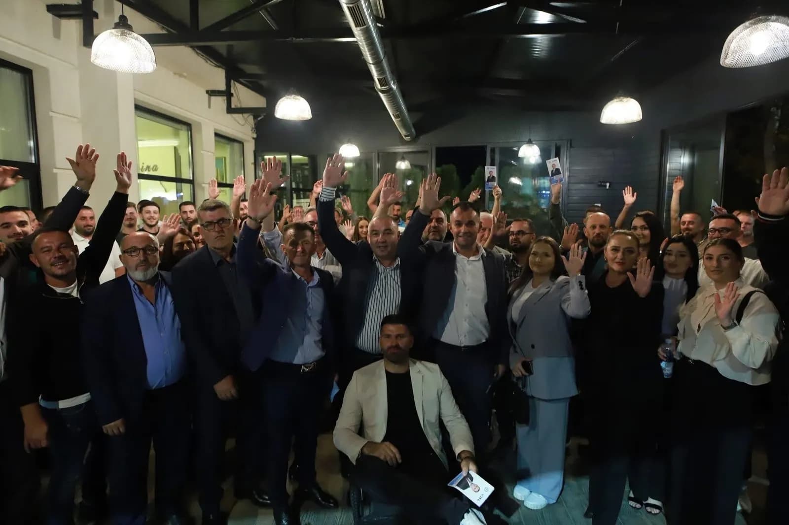 Shkumbin Demaliaj pritet me entuziazëm në Carrabreg të Epërm, prezanton programin zgjedhor të “Iniciativës Demokracia”
